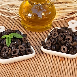 DİLİMLİ SİYAH ZEYTİN 1 KG